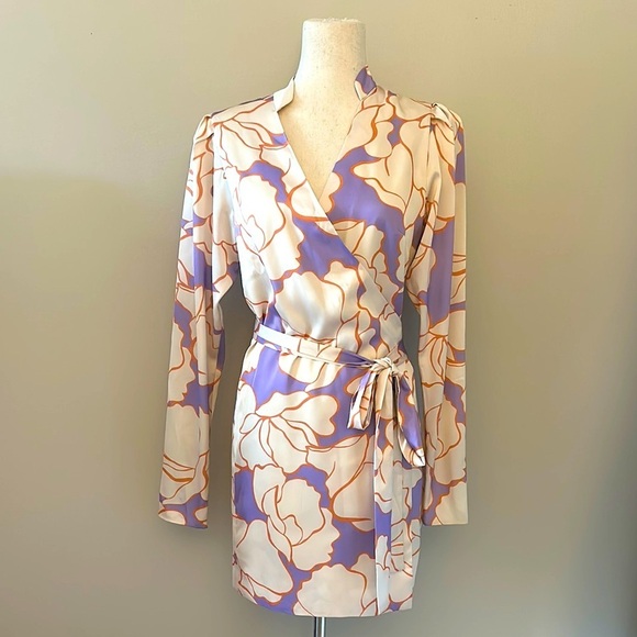 Alexis Fiji Wrap Dress in Wisteria Sz Medium
Party Wedding Vacation Chic Floral - Picture 4 of 12